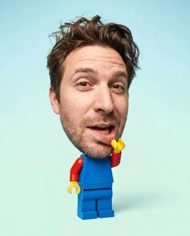 Иллюстрация к промпту о минифигурке LEGO с фотореалистичной головой. · пример 1