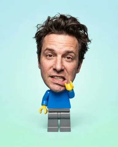 Иллюстрация к промпту о минифигурке LEGO с фотореалистичной головой. · пример 2