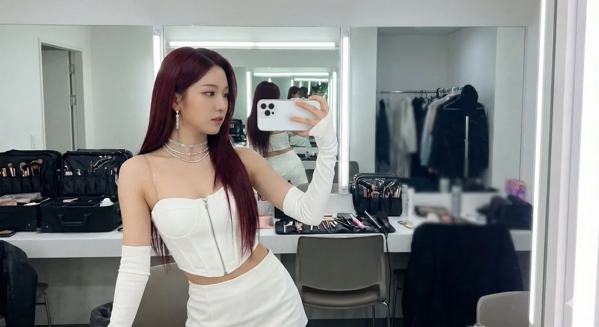 Текстовый промпт для зеркального селфи K-pop-айдола в гримёрной.