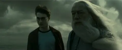 Короткий запрос на три временные версии сцены: раньше, через 2 и через 8 часов.