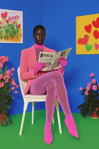 Лента Instagram с одним персонажем в яркой и цельной стилистике.