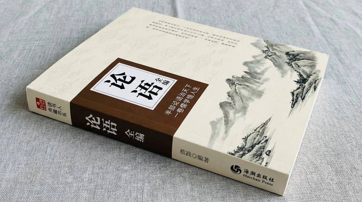 Пример из источника для предметного промпта о книге на светло-серой ткани. · пример 2