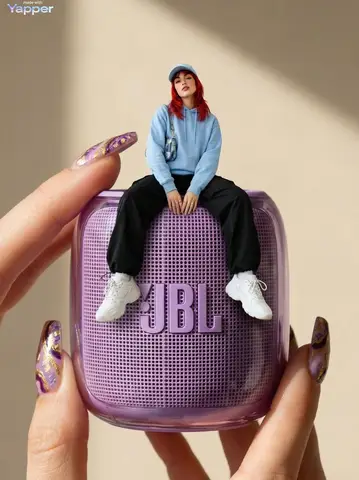 Промпт для фотографии миниатюрной женщины на колонке JBL.